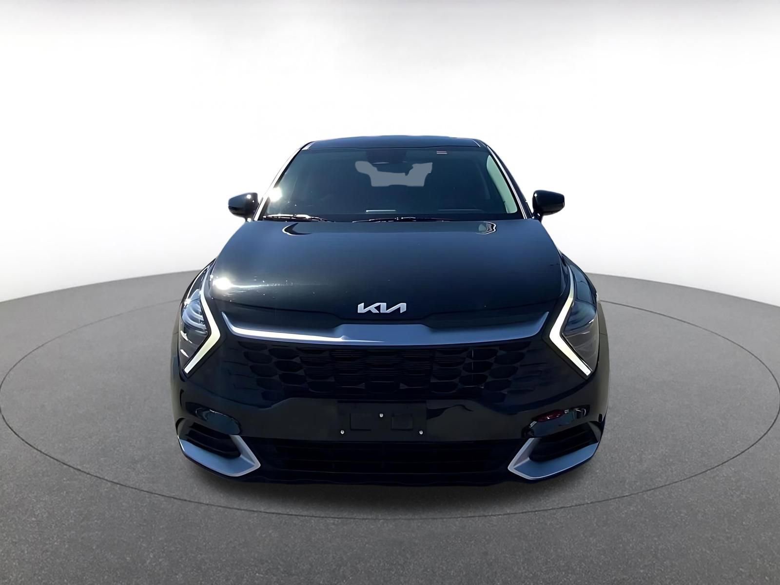 Used 2025 Kia Sportage LX image 4