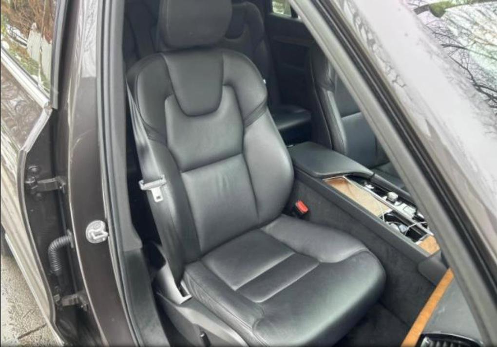 Used 2023 Volvo XC90 T8 Plus w/ Protection Package Premier image 10