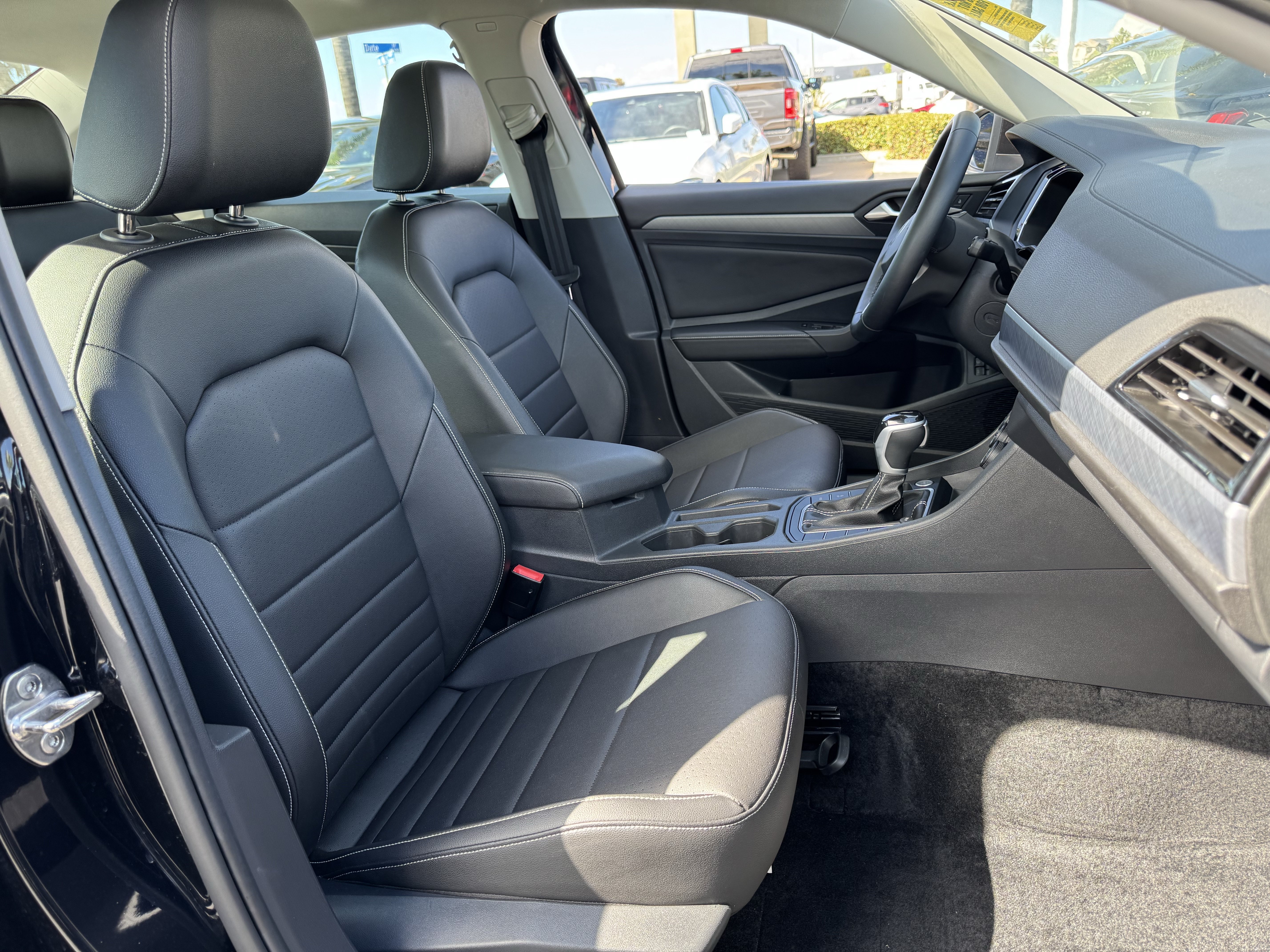Certified 2024 Volkswagen Jetta SE FWD image 32