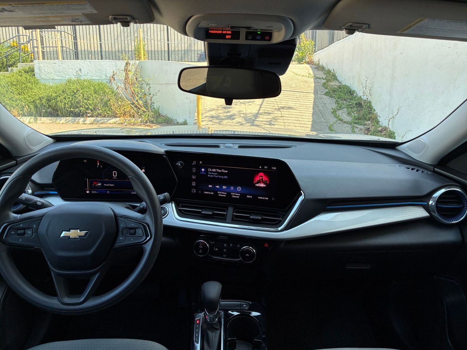 Used 2025 Chevrolet Trax LT image 32