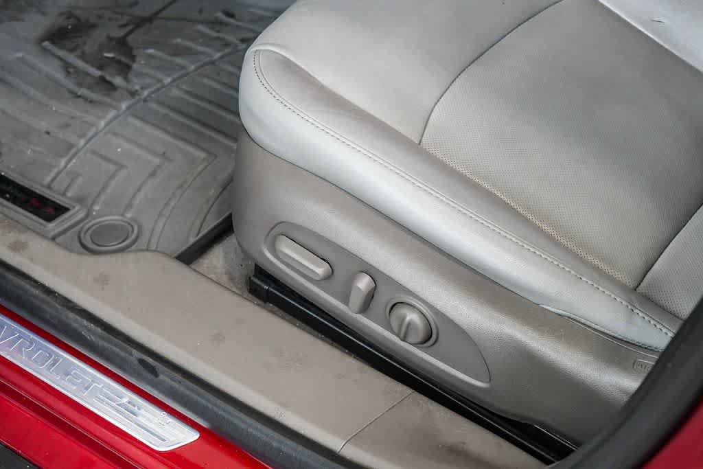 Used 2018 Chevrolet Malibu Premier w/ Premier Sun and Wheel Package FWD image 26