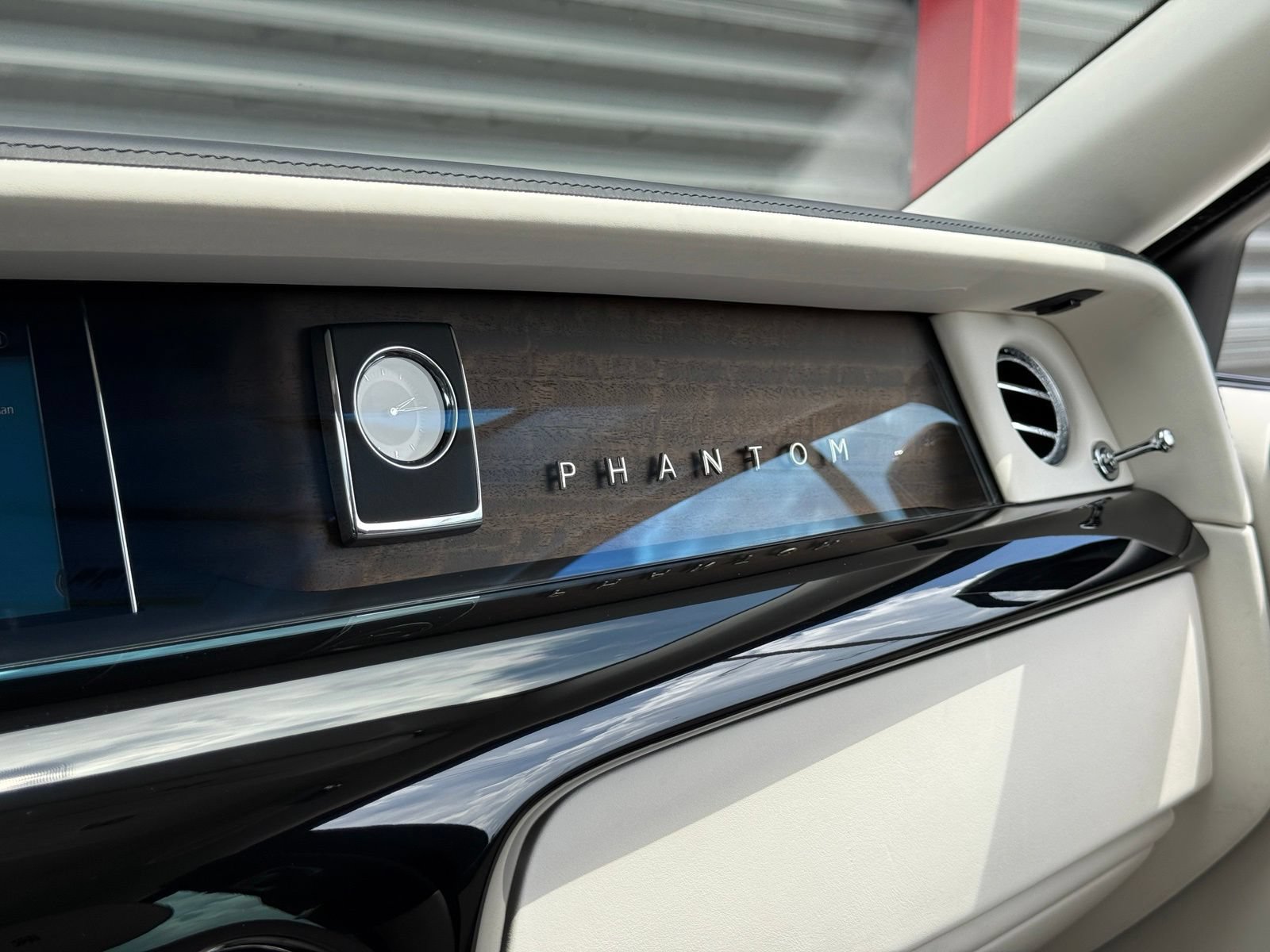 Used 2022 Rolls-Royce Phantom Sedan RWD image 54