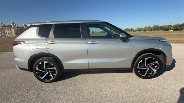 Used 2024 Mitsubishi Outlander SE image 9