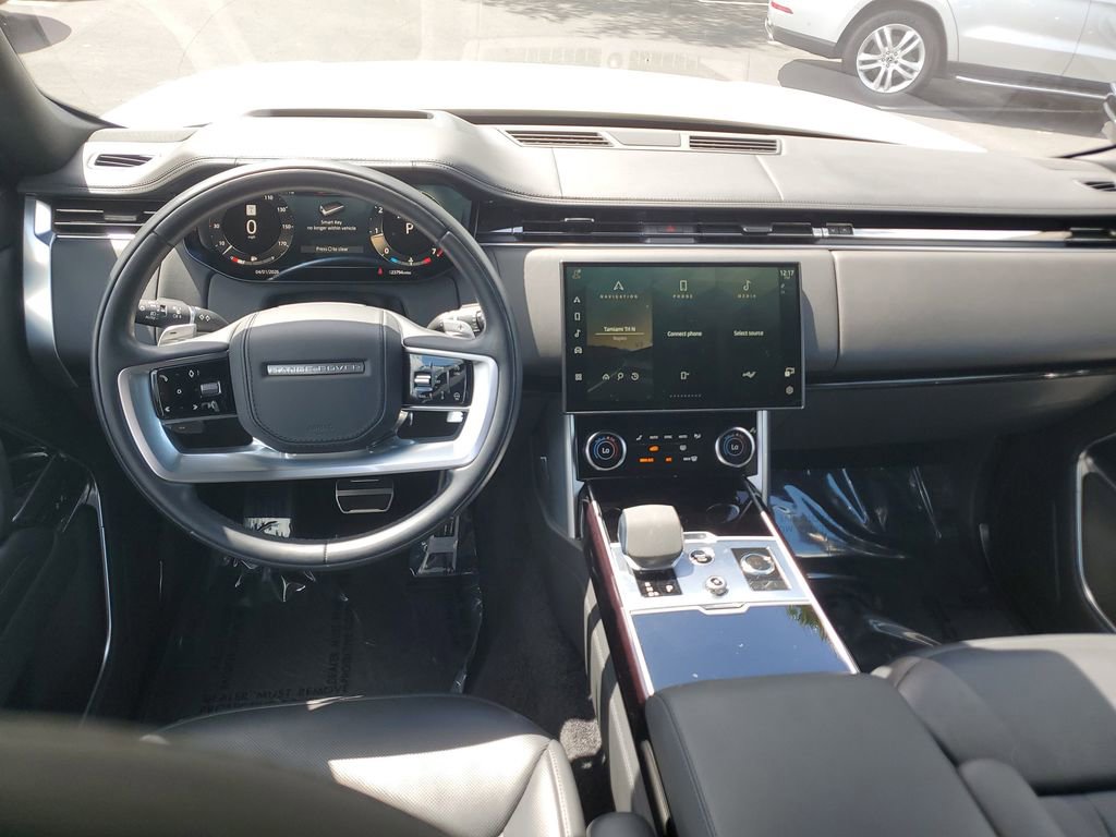 Used 2023 Land Rover Range Rover Long Wheelbase SE image 17