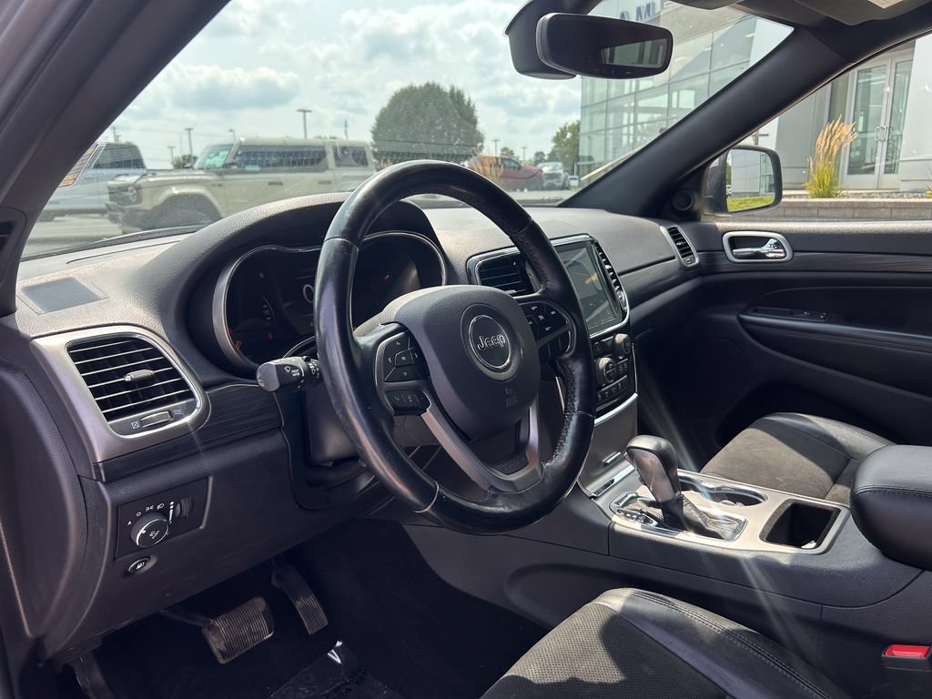 Used 2019 Jeep Grand Cherokee Altitude AWD/4WD image 9