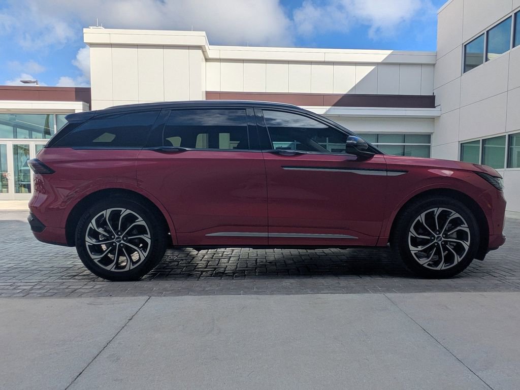 Used 2024 Lincoln Nautilus Reserve w/ Equipment Group 202A image 4