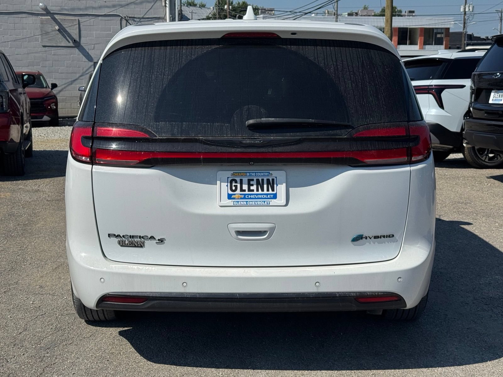 Used 2022 Chrysler Pacifica Limited w/ Uconnect Theater Family Group FWD image 5