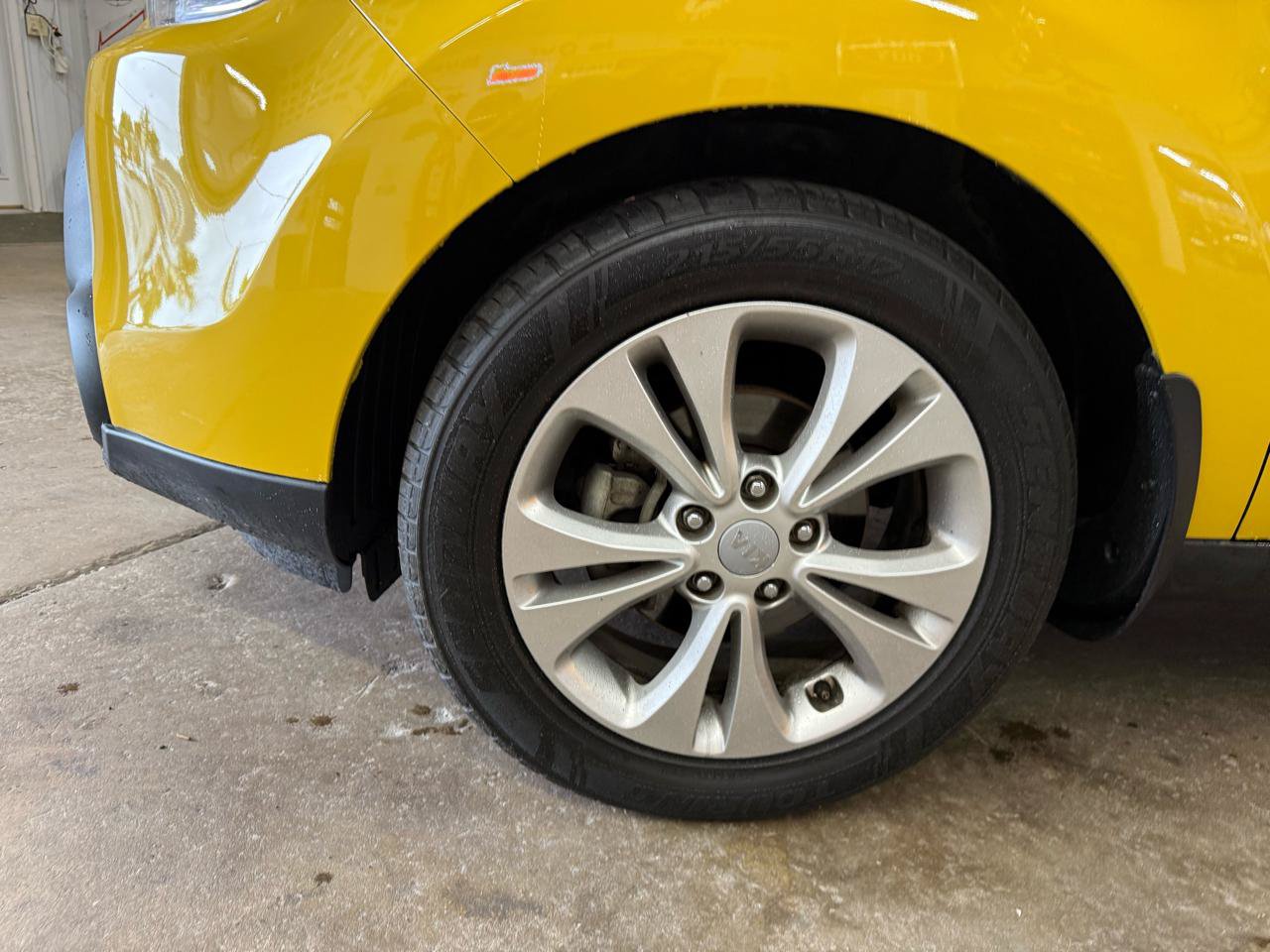 Used 2014 Kia Soul + FWD image 9