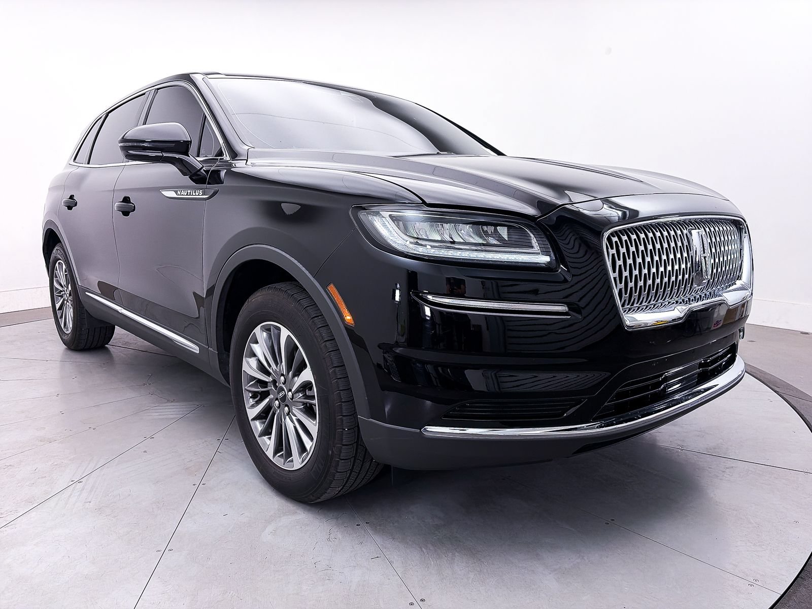 Used 2023 Lincoln Nautilus FWD w/ Premium Package image 10