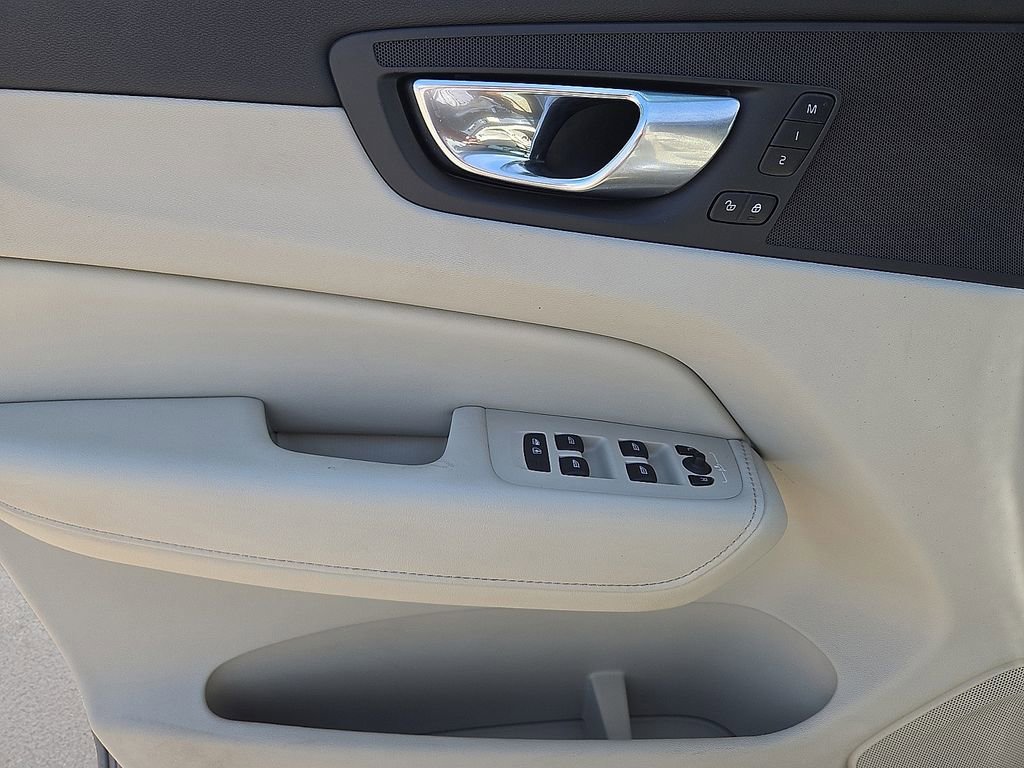 Certified 2023 Volvo XC60 B5 Plus FWD image 21