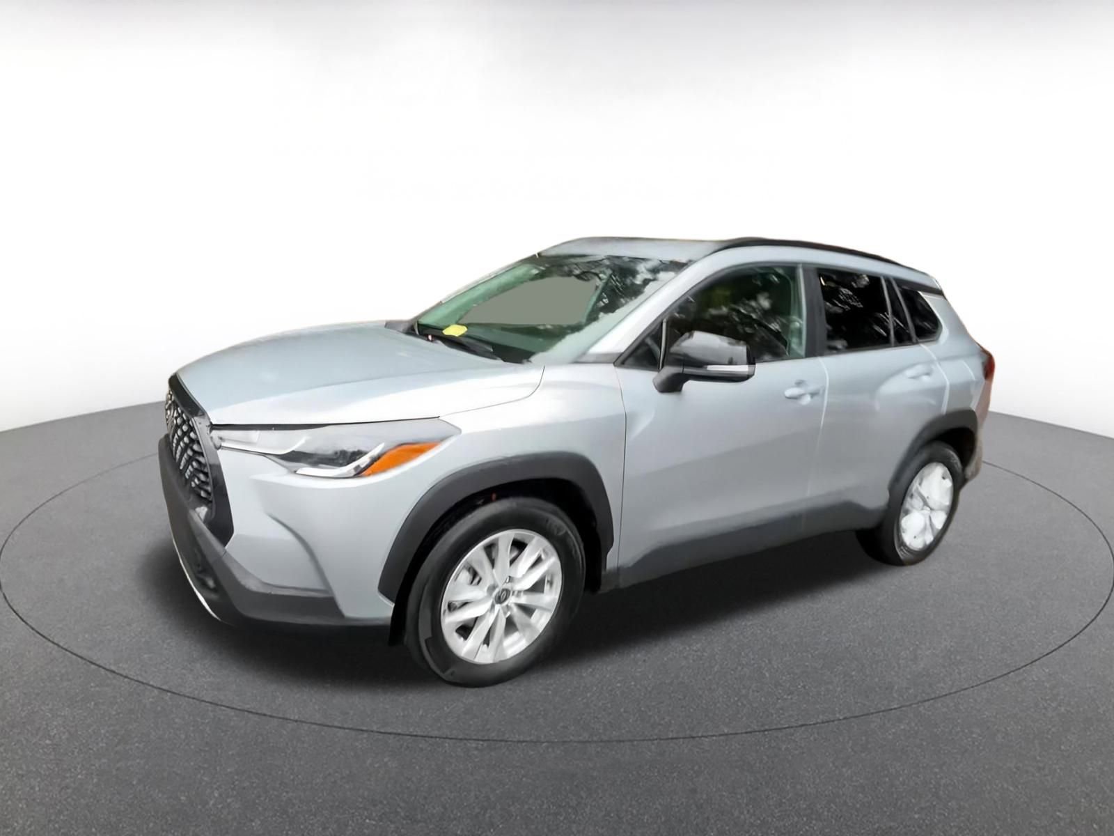 Used 2025 Toyota Corolla Cross LE image 8