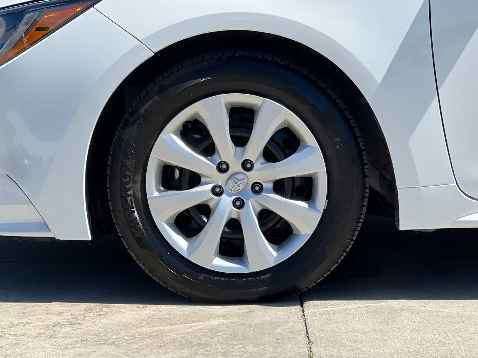 Used 2026 Toyota Corolla LE FWD image 25