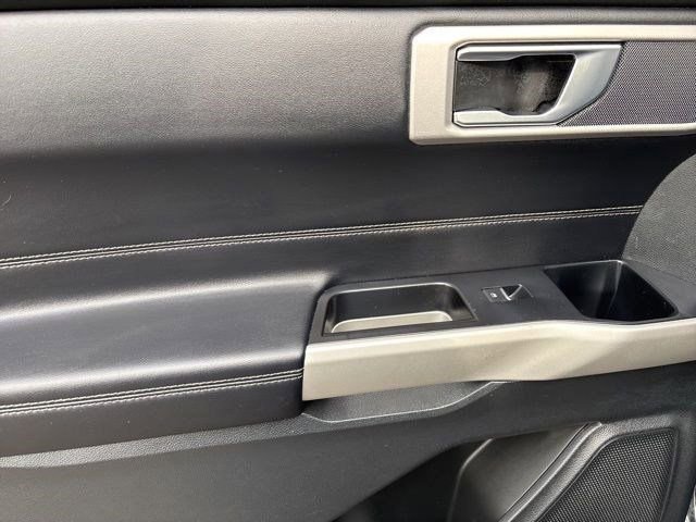 Used 2022 Ford Explorer XLT w/ Equipment Group 202A image 33