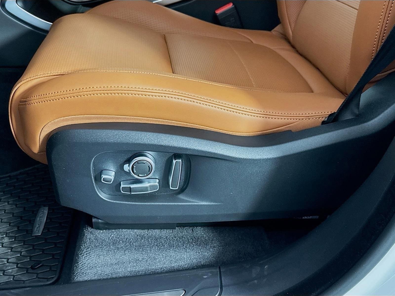 New 2026 Jaguar F-PACE R-Dynamic S AWD/4WD image 22