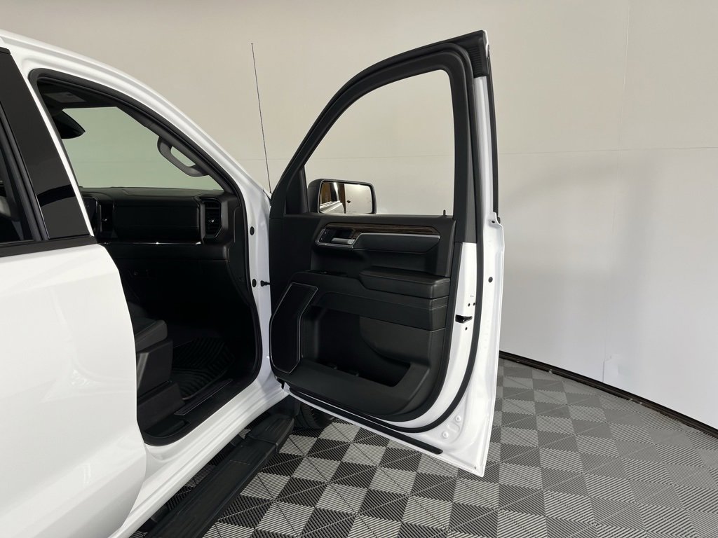 Used 2025 GMC Sierra 1500 Elevation image 27