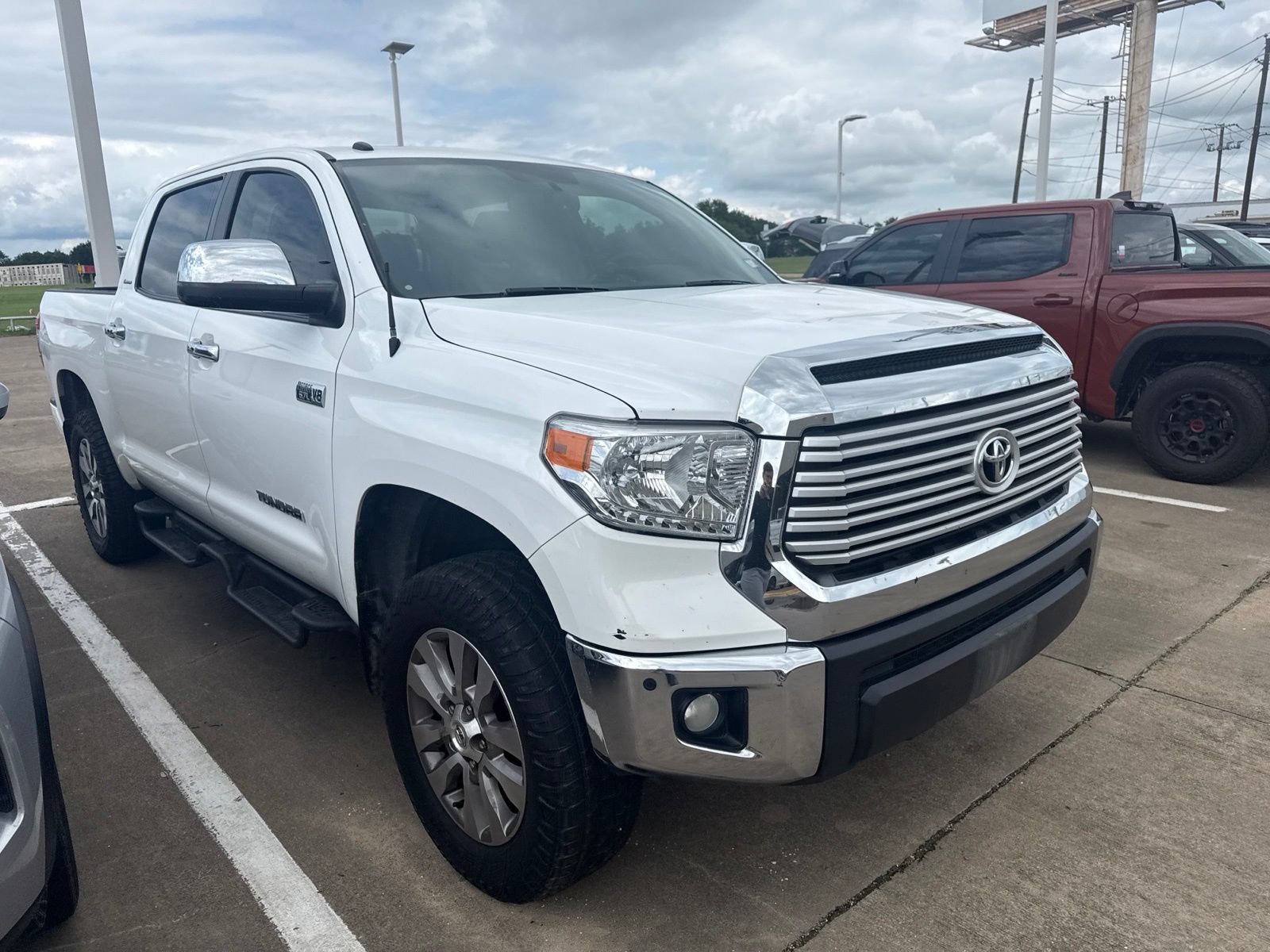 Used 2016 Toyota Tundra Limited w/ Limited Premium Package AWD/4WD image 9