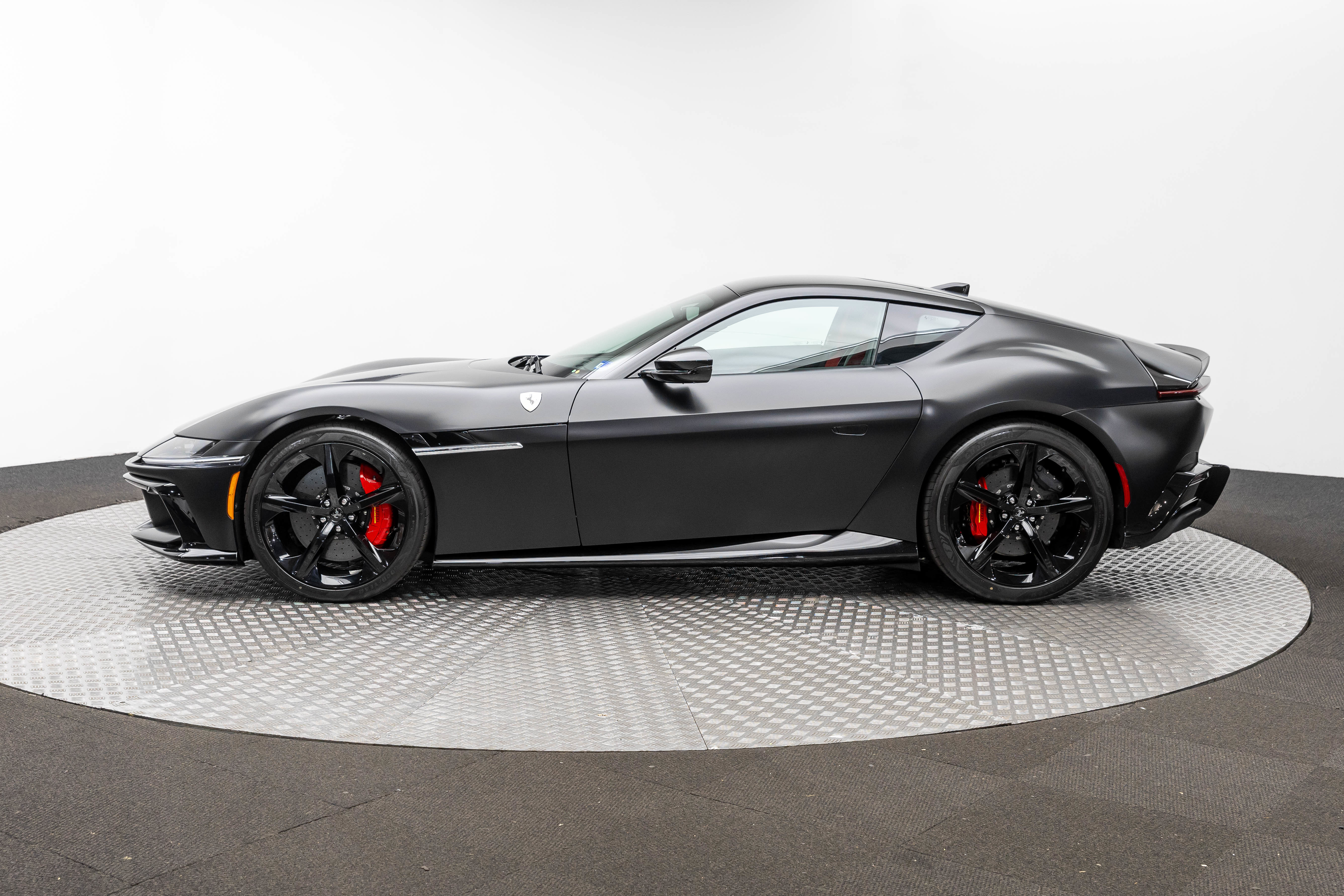 Used 2026 Ferrari 12Cilindri image 2
