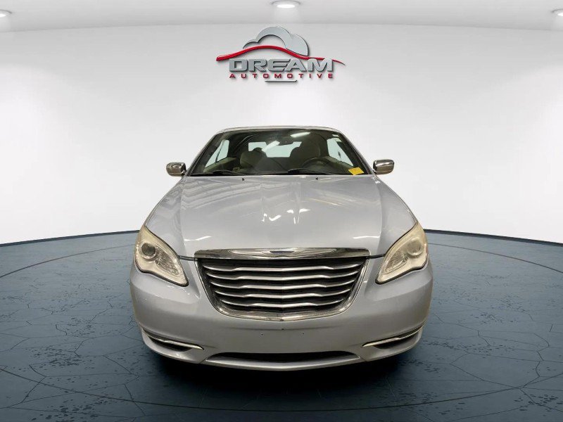 Used 2013 Chrysler 200 Limited FWD image 3