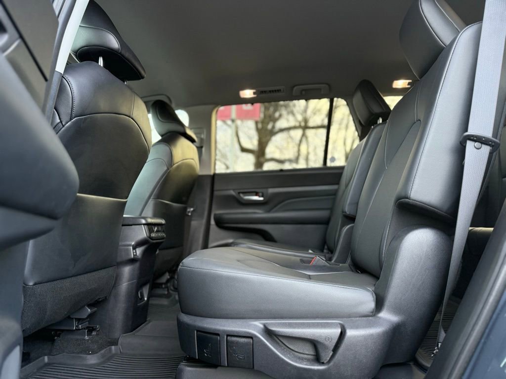 Used 2024 Toyota Grand Highlander XLE image 16
