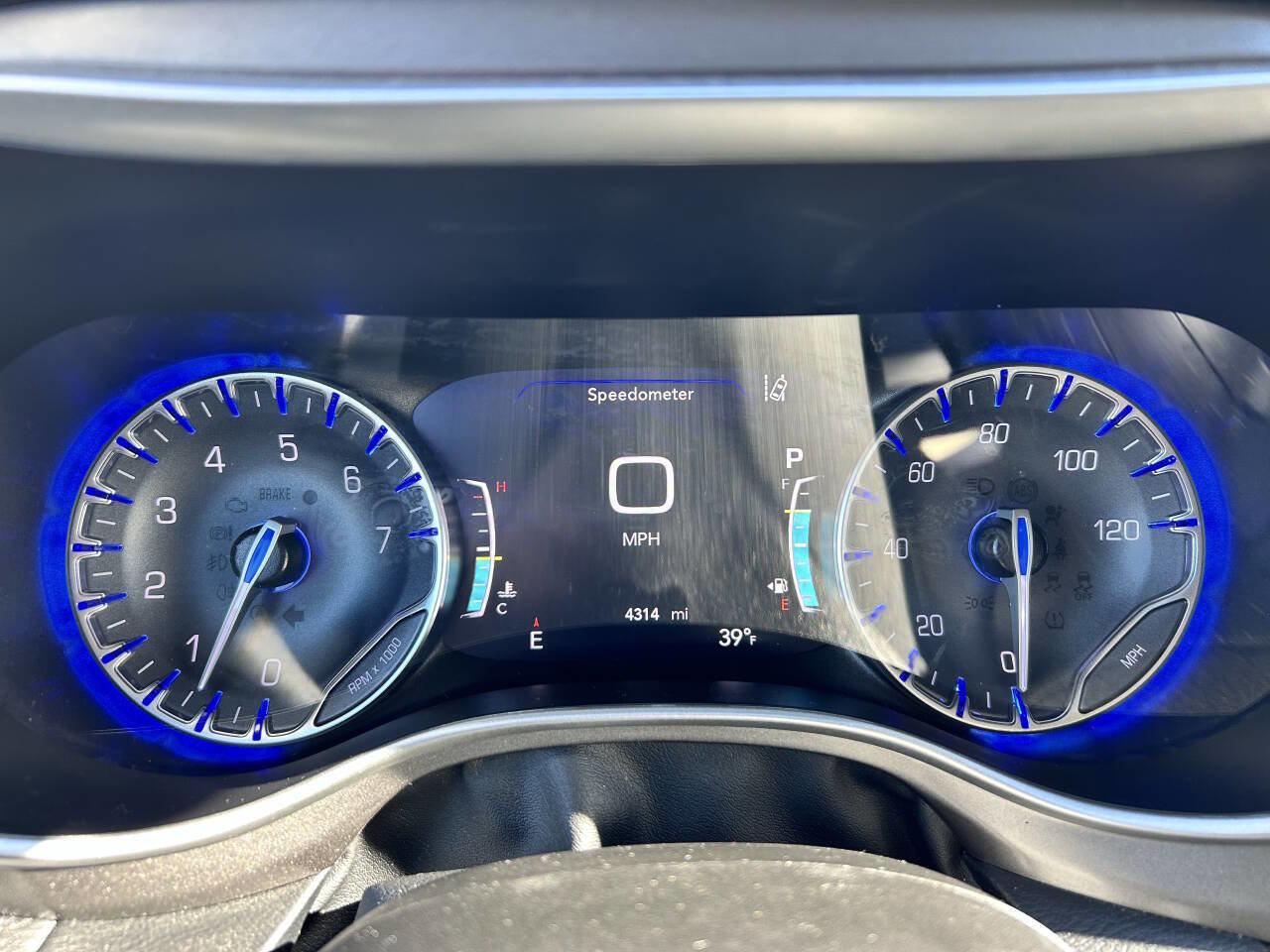 Used 2024 Chrysler Pacifica Touring-L image 16