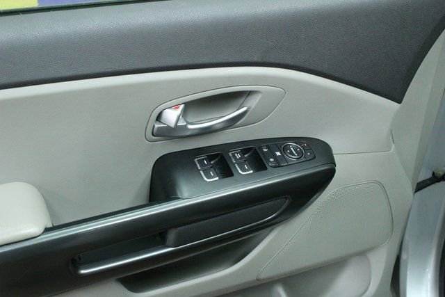 Used 2018 Kia Sedona L image 12