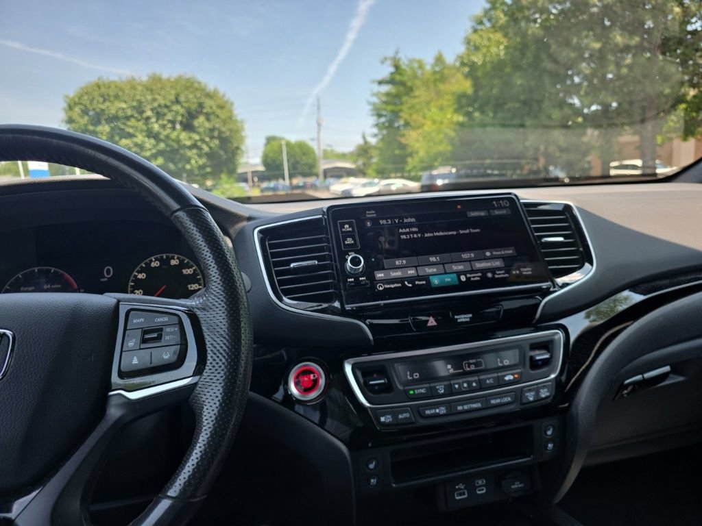 Certified 2025 Honda Ridgeline Black Edition image 21