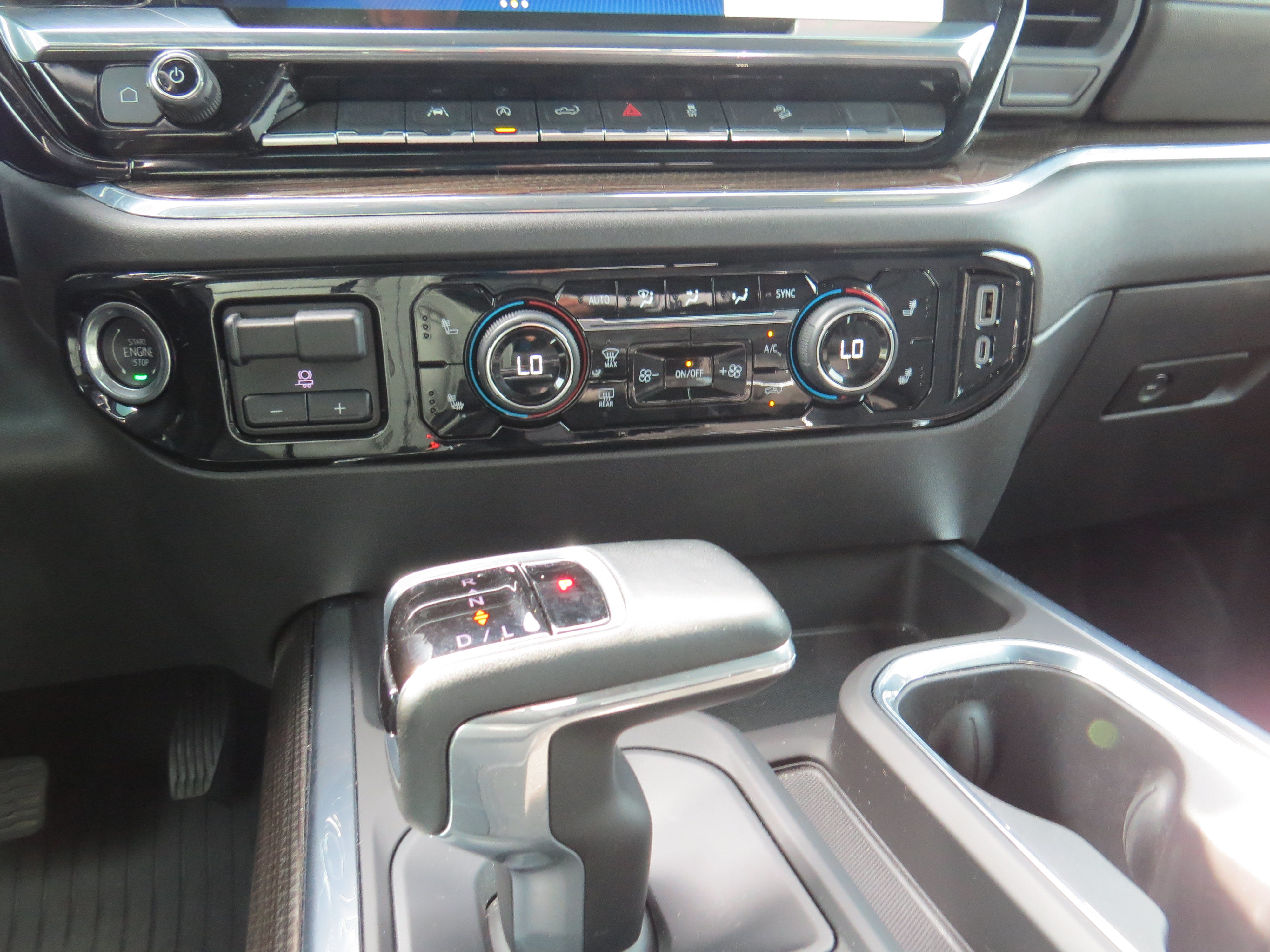 Used 2025 Chevrolet Silverado 1500 LT Trail Boss w/ Convenience Package II AWD/4WD image 24