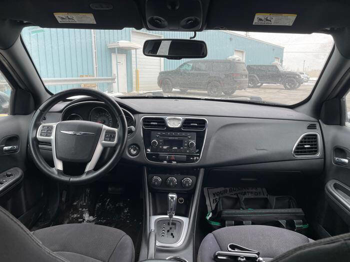 Used 2012 Chrysler 200 Touring image 31