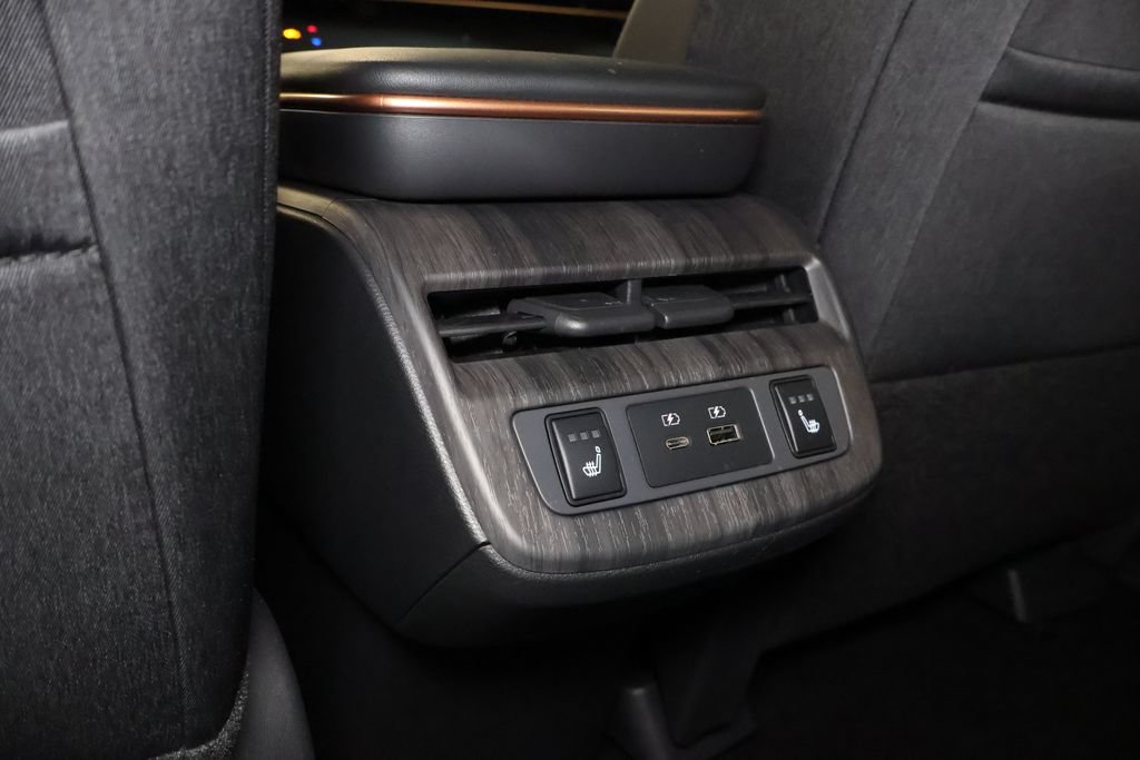 Used 2024 Nissan Ariya AWD image 16