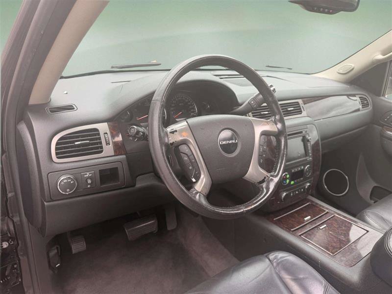 Used 2011 GMC Yukon XL Denali AWD/4WD image 28