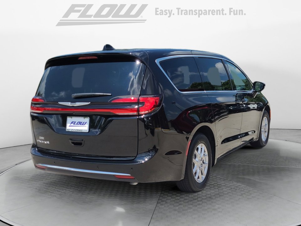 New 2025 Chrysler Pacifica Select image 7