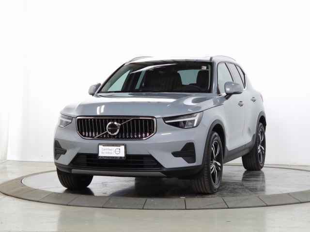 Certified 2025 Volvo XC40 B5 Core image 4