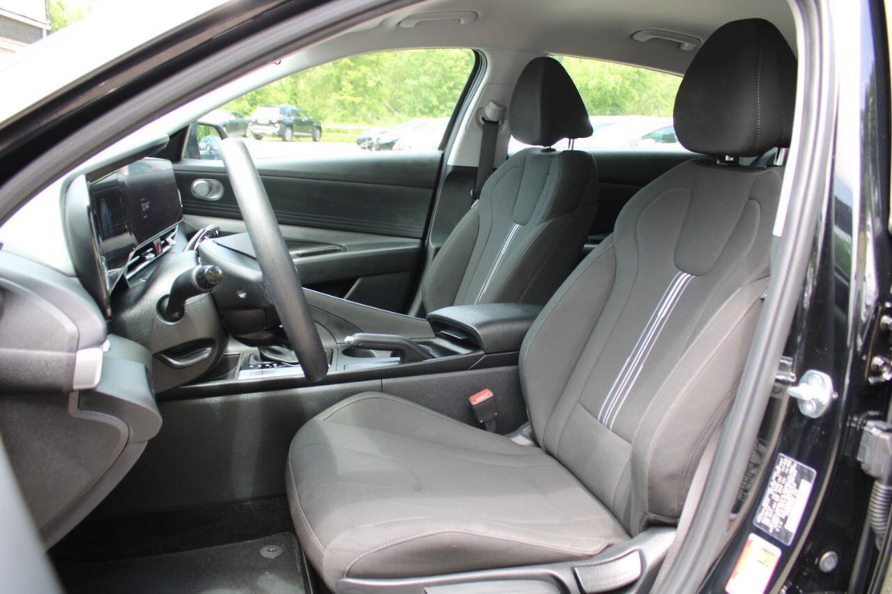 Used 2024 Hyundai Elantra SEL FWD image 23