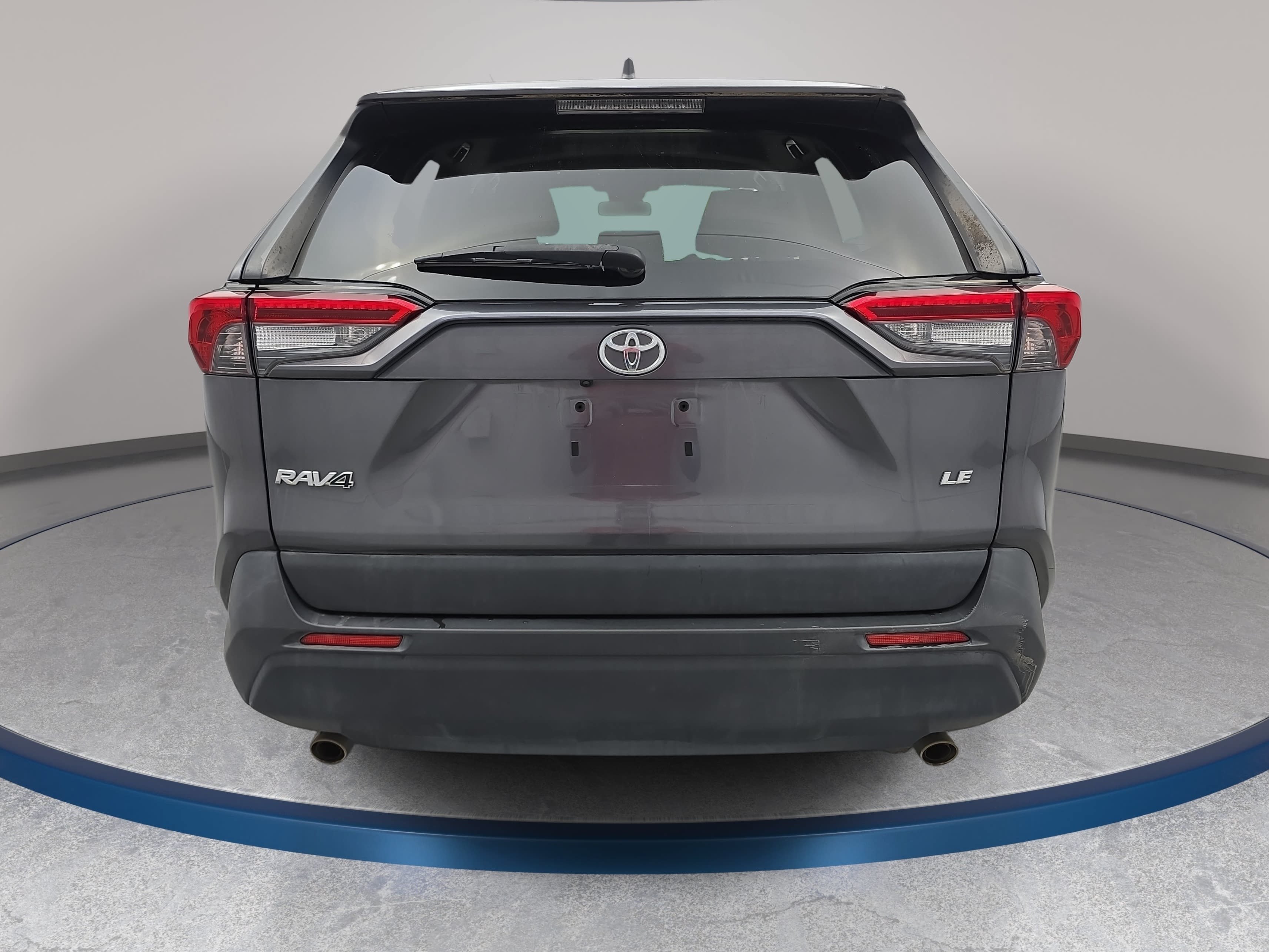 Used 2019 Toyota RAV4 LE FWD image 6