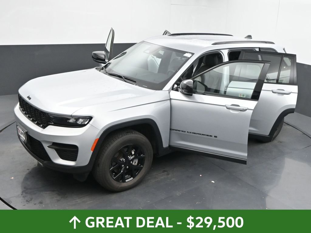 Used 2024 Jeep Grand Cherokee Altitude image 65