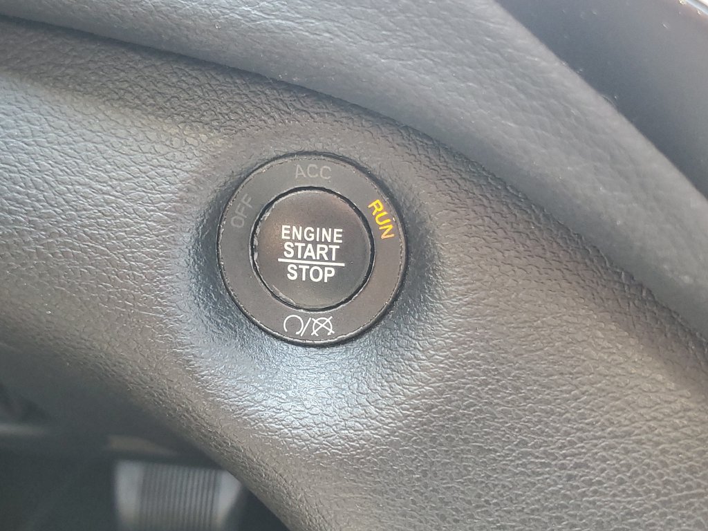 Used 2019 Jeep Cherokee Latitude Plus AWD/4WD image 16