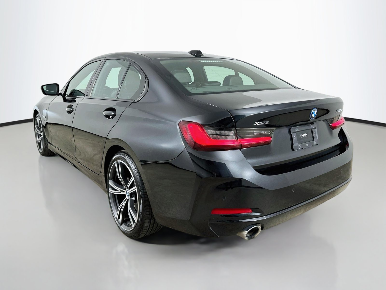 Used 2023 BMW 330e xDrive w/ Premium Package AWD/4WD image 7