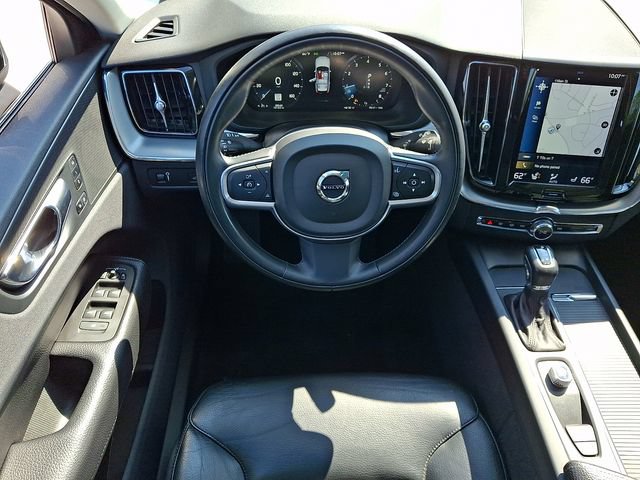 Used 2018 Volvo XC60 T5 Momentum w/ Vision Package AWD/4WD image 11