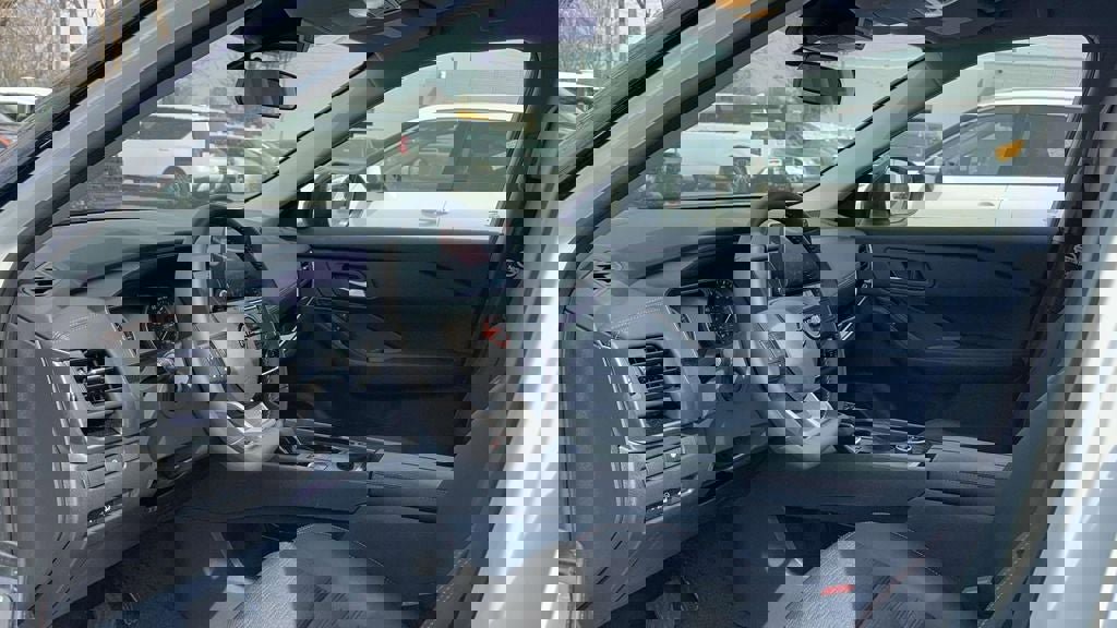 Certified 2025 Nissan Rogue SV image 22