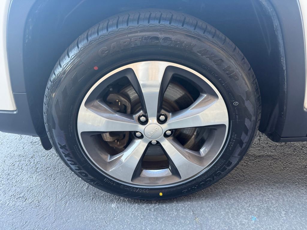 Used 2019 Jeep Cherokee Limited w/ Luxury Group AWD/4WD image 20