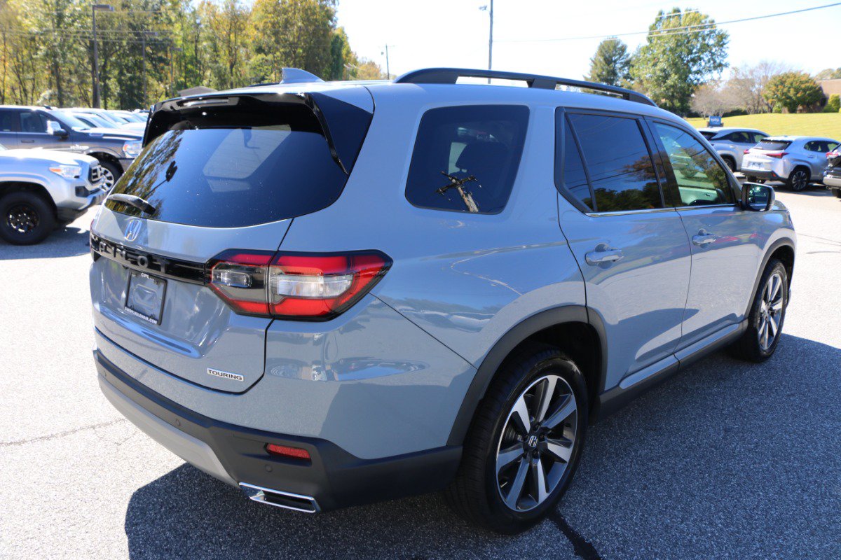 Used 2025 Honda Pilot Touring image 8