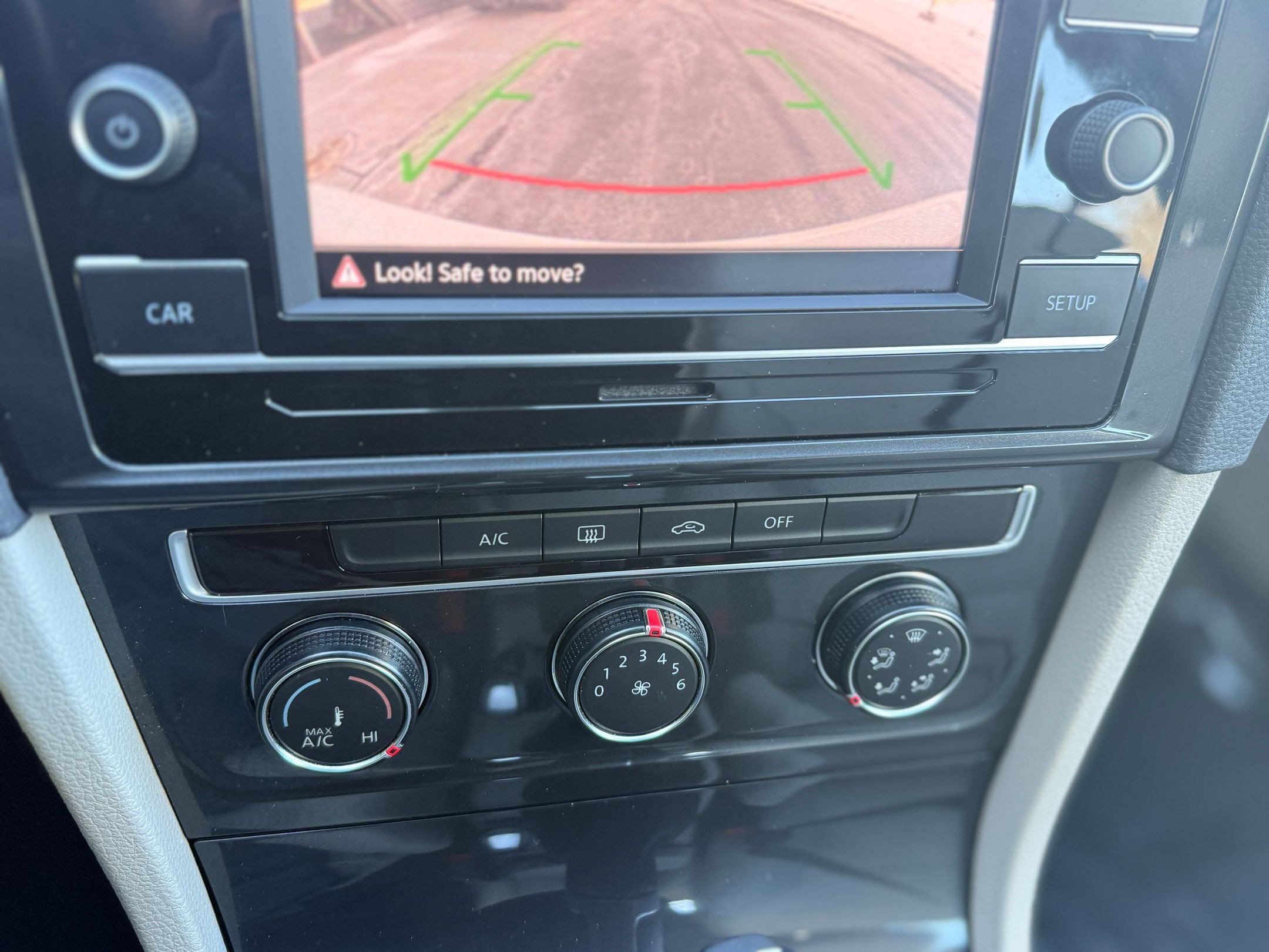 Used 2018 Volkswagen Golf S image 16