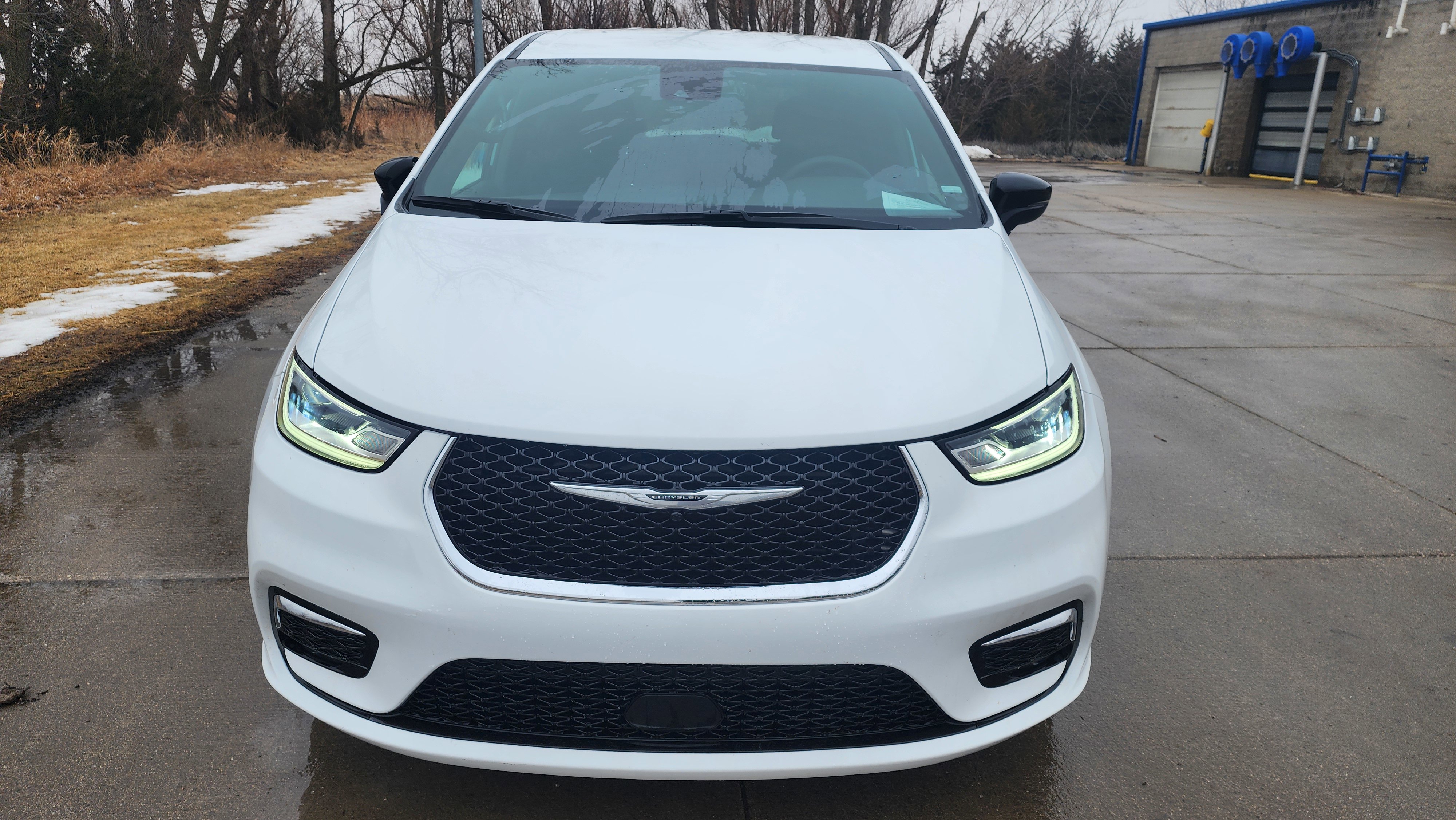 Used 2026 Chrysler Pacifica Select image 2