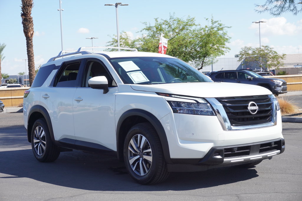 Certified 2024 Nissan Pathfinder SL AWD/4WD image 4