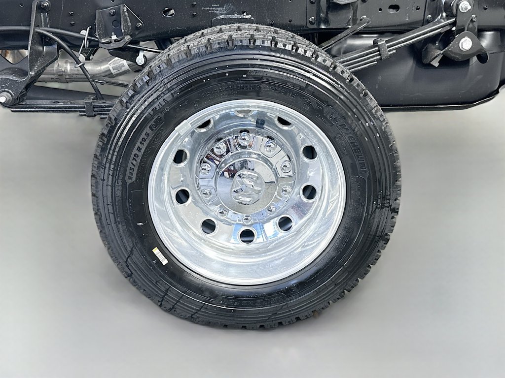 New 2026 RAM 4500 4x4 Crew Cab DRW w/ Laramie Trim Package image 15