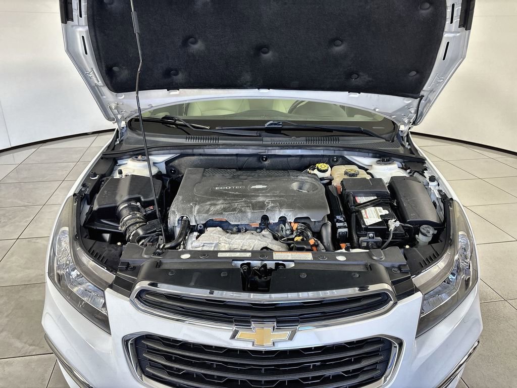 Used 2015 Chevrolet Cruze Diesel w/ Sun And Sound Package FWD image 18