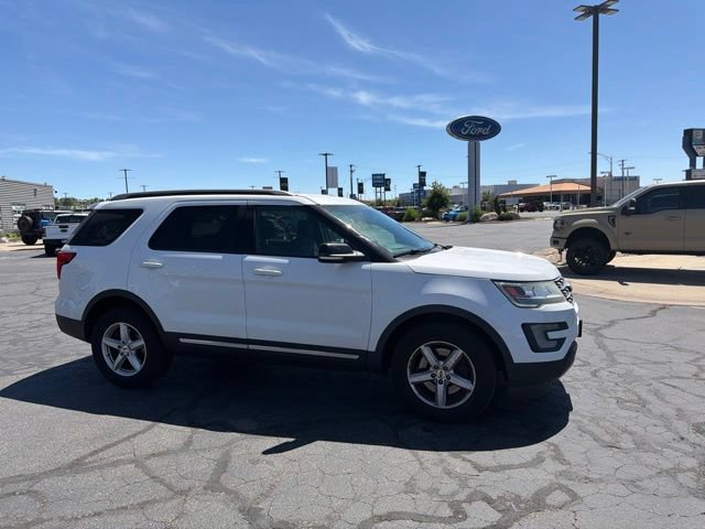 Used 2017 Ford Explorer XLT AWD/4WD image 3