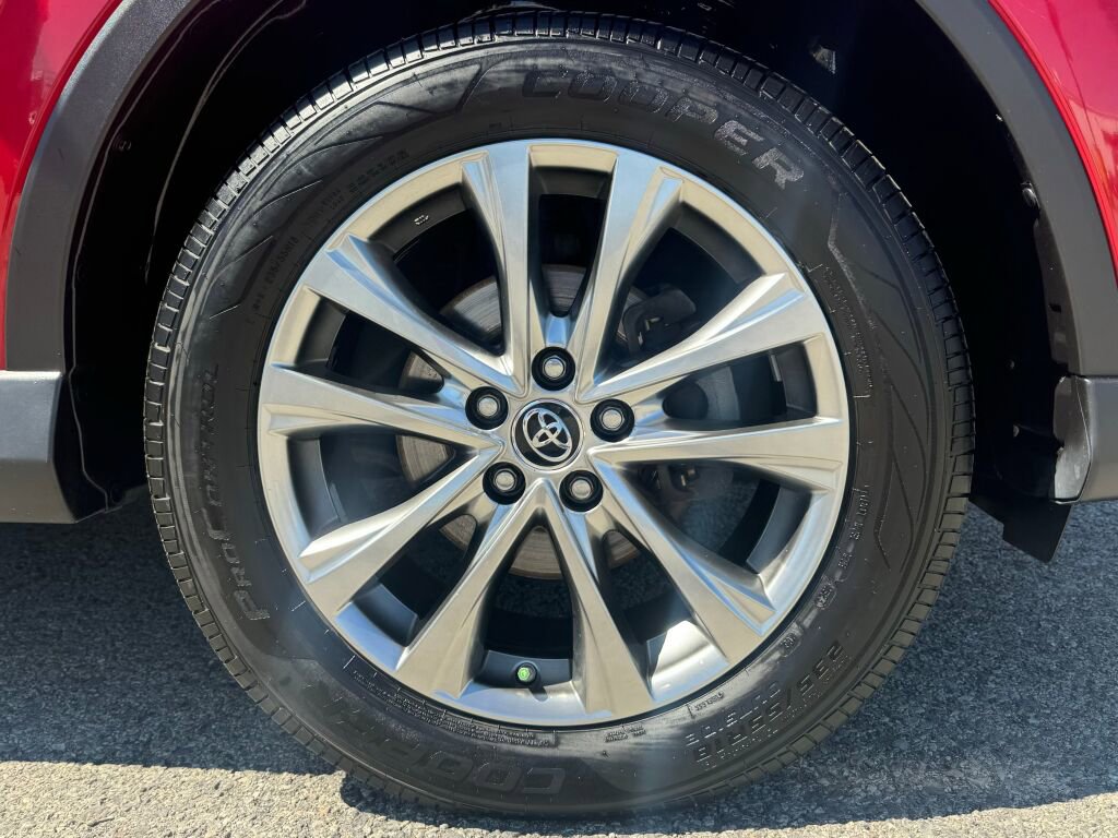 Used 2016 Toyota RAV4 Limited image 12