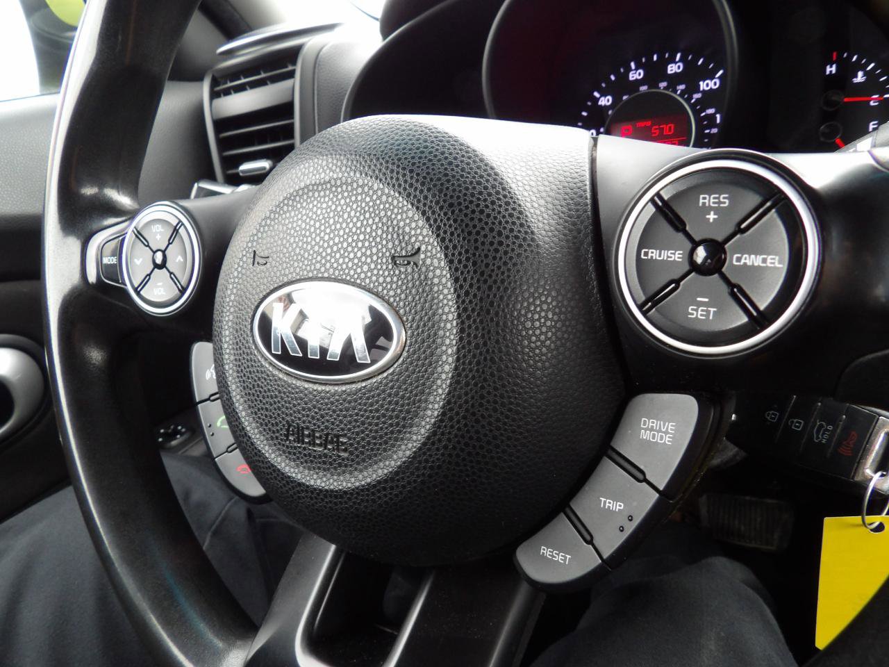 Used 2017 Kia Soul + image 13