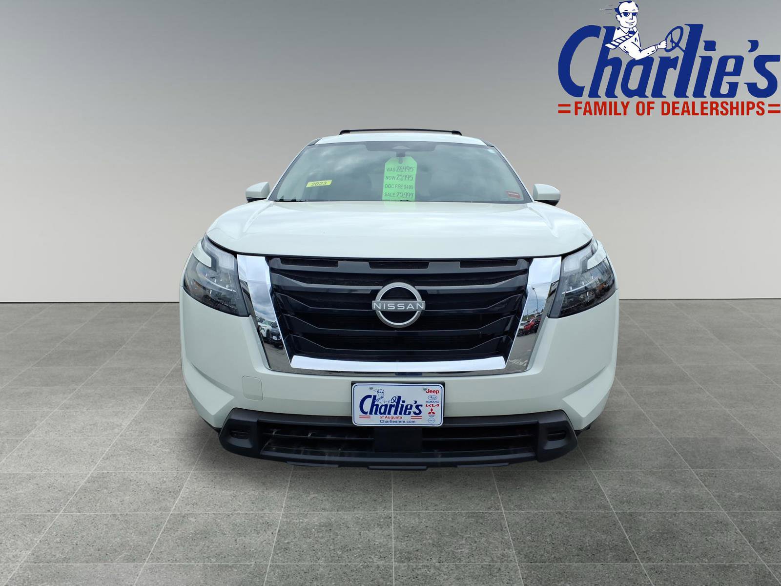 Used 2023 Nissan Pathfinder SV w/ SV Black Package AWD/4WD image 2